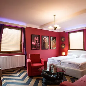 Hotel Retro Garage ***